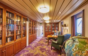 Hapag-Lloyd Cruises, MS BREMEN, Hamburg, DEU, 13.10.2016, Werfterneuerungen der MS BREMEN Bibliothek